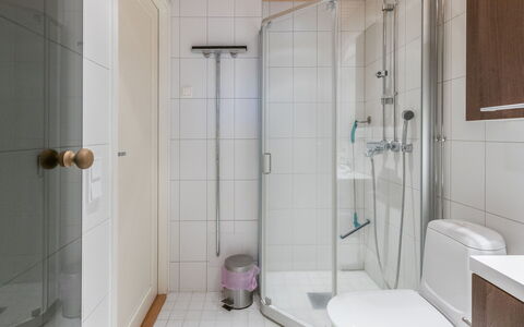 Yllästar 3 As 508: Baño, Arreglo De Tubería, Piso, Diseño De Interiores, Suelo, Lavabo Del Baño, Lavabo, Baño, Ducha, Plomería