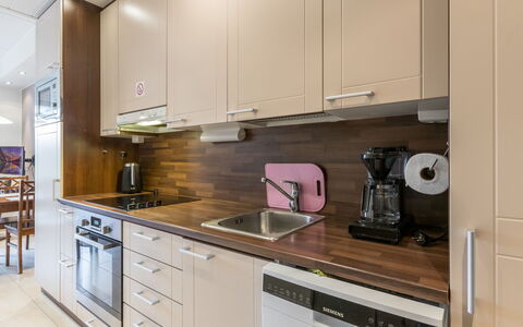 Yllästar 3 As 508: Aparato De Cocina, Mostrador, Cocina, Gabinetes, Mueble, Electrodoméstico, Diseño De Interiores, Piso, Madera, Electrodoméstico