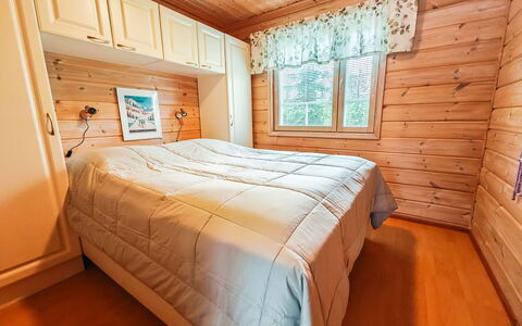 Ylläs-Ropo 5A: Madera, Habitación, Suelo, Piso, Diseño De Interiores, Cama, Sábana, Mueble, Habitación, Lecho