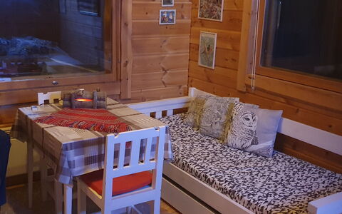 Pikkupöllö: Madera, Mueble, Diseño De Interiores, Piso, Suelo, Habitación, Manchas De Madera, Madera Dura, Cuarto De Troncos, Techo