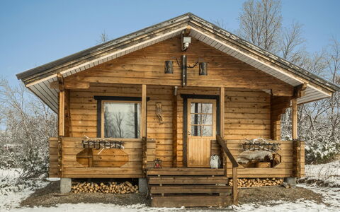 Pikkupöllö: Edificio, Madera, Casa, Cabaña, Vía Muerta, Casa, Techo, Cuarto De Troncos, Puerta, Invierno