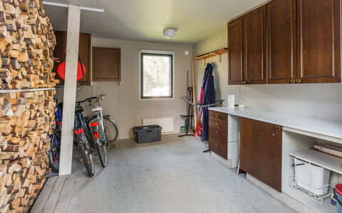Ylläksen Sirppikuu 2: Piso, Suelo, Techo, Habitación, Madera Dura, Rueda De Bicicleta, Manchas De Madera, Madera Contrachapada, Estante, Bicicleta