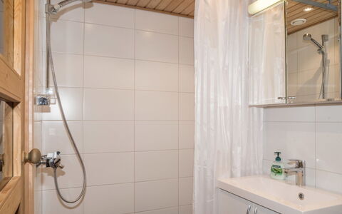 Lähikaltio 316: Piso, Pared, Diseño De Interiores, Madera, Arreglo De Tubería, Suelo, Baño, Habitación, Plomería, Grifo