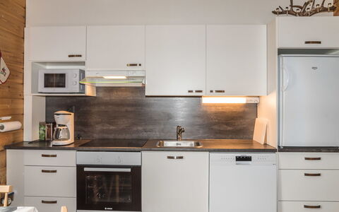 Lähikaltio 316: Cocina, Aparato De Cocina, Mostrador, Madera, Gabinetes, Mueble, Electrodoméstico, Estufa De Cocina, Diseño De Interiores, Electrodoméstico