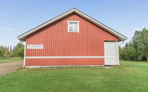 Ylläskarpalo 1 Päätyhuoneisto: Hierba, Madera, Techo, Vía Muerta, Casa, Arquitectura, Llanura, Casa, El Terreno Del Lote, Área Rural