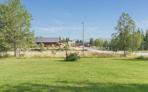 Ylläskarpalo 1 Päätyhuoneisto: Cielo, Hierba, Árbol, Llanura, El Terreno Del Lote, Arbusto, Paisaje, Espacio Publico, Área Rural