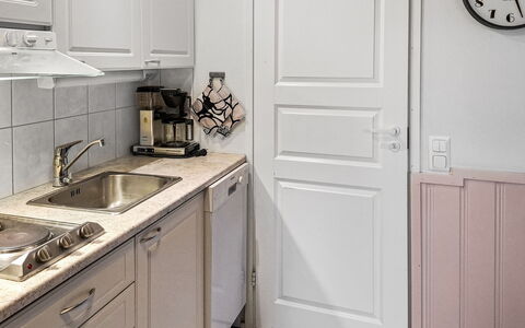 Yllästar 1 As 211: Madera, Piso, Gabinetes, Diseño De Interiores, Suelo, Casa, Mostrador, Mueble, Habitación, Puerta