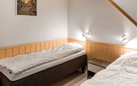 Yllästar 1 As 211: Habitación, Madera, Cama, Suelo, Sábana, Diseño De Interiores, Piso, Lecho, Techo, Marco De La Cama