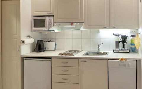 Yllästar 2 As 406: Cabaña, Casa, Casa, Edificios Del Jardín, Vía Muerta, Cuarto De Troncos, Casa De Campo, Inmuebles, Cobertizo, Yarda