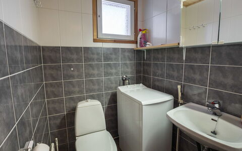 Nutukas Ylläksen Lapikas: Asiento Del Baño, Arreglo De Tubería, Baño, Baño, Piso, Pared, Suelo, Lavabo, Lavabo Del Baño, Diseño De Interiores