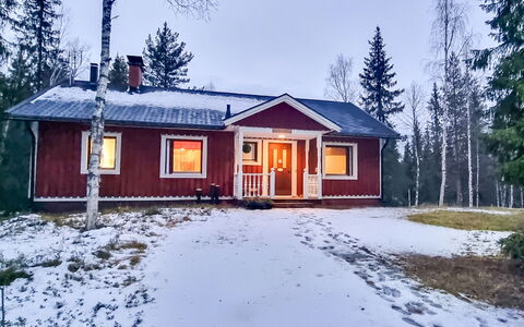 Kesänkilehto: Edificio, Madera, Casa, Casa, Techo, Cabaña, Invierno, Barrio Residencial, Nieve, Vía Muerta