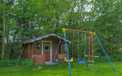 Villa Petra: Madera, Cabaña, Cuarto De Troncos, Bosque, Cobertizo, Edificios Del Jardín, Alerce, Bosque, Manchas De Madera