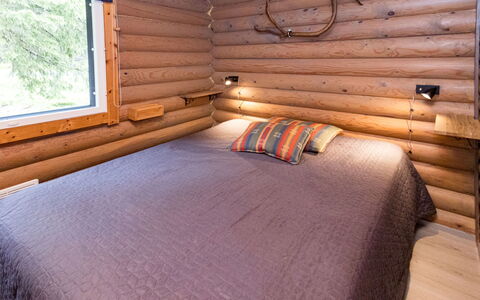 Imponlampi: Madera, Suelo, Manchas De Madera, Techo, Madera Dura, Cuarto De Troncos, Tablón, Habitación, Cama, Marco De La Cama