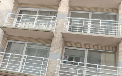 Strandhuis with Balcony