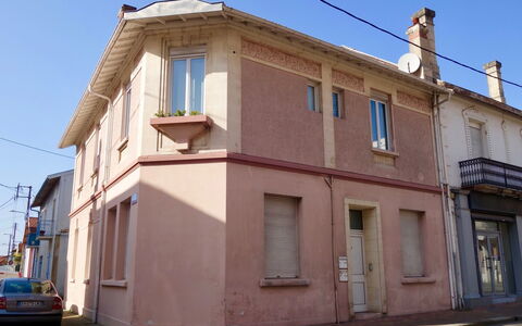 Legallais: Propiedad, Casa, Edificio, Barrio, Arquitectura, Barrio Residencial, By, Fachada, Bienes Raíces, Pared