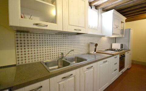 Villa Il Palazzone: Propiedad, Habitación, Mostrador, Gabinetes, Cocina, Mueble, Lavabo, Diseño De Interiores, Edificio, Casa