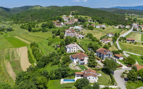 Klementini: Barrio Residencial, Casa, Vista Panorámica, Casa, Colina, Barrio, Paisaje, Área Rural, Suburbio, Techo