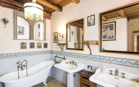 Rocca di Papa 102: Diseño De Interiores, Piso, Arreglo De Tubería, Grifo, Techo, Plomería, Loseta, Lavabo, Baño, Moldura