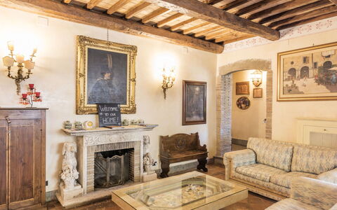 Rocca di Papa 102: Mueble, Diseño De Interiores, Pared, Madera, Piso, Sala, Techo, Habitación, Sofá, Encendiendo