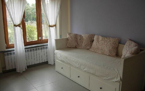 Gli Appartamenti Di Manuela: Mueble, Habitación, Propiedad, Suelo, Diseño De Interiores, Sofá, Cortina, Casa, Pared, Tratamiento De La Ventana