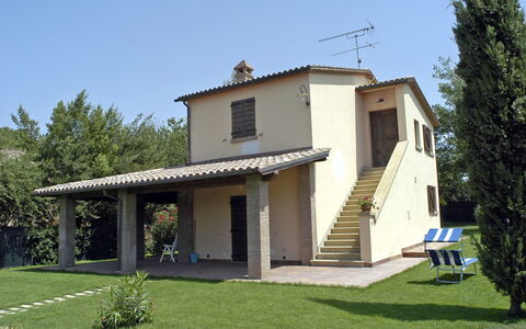 Poderino: Casa, Propiedad, Casa, Edificio, Bienes Raíces, Villa, Arquitectura, Barrio Residencial, Fachada, Cabaña