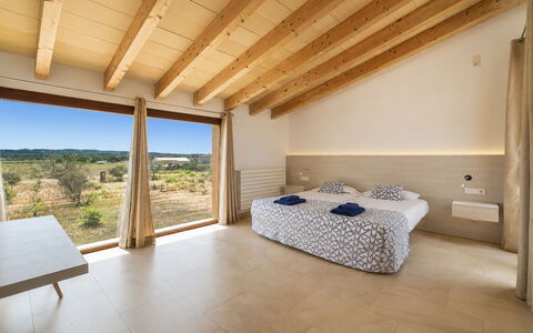 Can Toni: Casa, Techo, Manchas De Madera, Madera Dura, Habitación, Cama, Marco De La Cama, Hotel, Lecho, Suelos De Madera