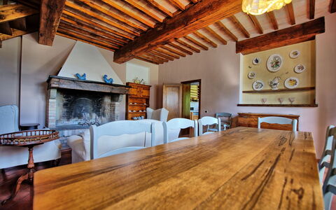 Montegufoni: Suelos De Madera, Propiedad, Habitación, Edificio, Diseño De Interiores, Madera Dura, Mueble, Suelo, Techo, Madera