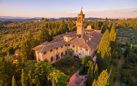 Montegufoni: Naturaleza, Cielo, Punto De Referencia, Fotografía Aérea, Árbol, Mañana, Hoja, Noche, Luz De Sol, Paisaje