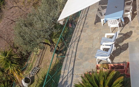 Villa Pia Con Piscina a Recco: Vegetación, Pared, Arquitectura, Botánica, Árbol, Casa, Planta, Techo, Fenómeno Geológico, Vacaciones