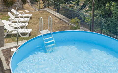 Villa Pia Con Piscina a Recco: Piscina, Agua, Propiedad, Ocio, Bienes Raíces, Casa, Vacaciones, Jacuzzi, Rectángulo, Material Compuesto