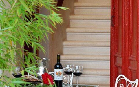 Ca' Marcello: Rojo, Propiedad, Mueble, Habitación, Mesa, Casa, Silla, Diseño De Interiores, Edificio, Árbol