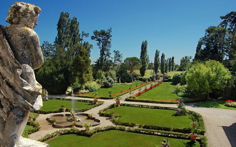 Ca' Marcello: Jardín, Jardín Botánico, Botánica, Estatua, Árbol, Inmuebles, Turismo, Escultura, Cielo, Klippe