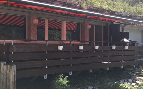 Am Lee: Sombra, Cuarto De Troncos, Alerce, Porche