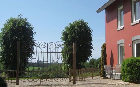 Bungalowpark Landsrade: Césped, Jardín, Portón, Inmuebles, Cerca, Paisajismo, Yarda, Inicio De Esgrima, Cobertura, Casa De Campo