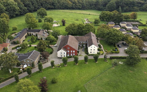Bungalowpark Landsrade: Paisaje, Barrio Residencial, Vista Panorámica, Fotografía Aérea, Casa, El Terreno Del Lote, Llanura, Asentamientos Humanos, Área Rural, Césped