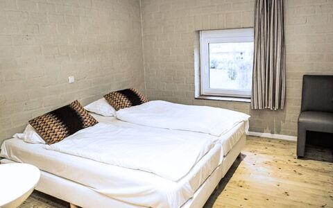 Bungalowpark Landsrade: Mueble, Propiedad, Edificio, Comodidad, Ventana, Madera, Sombra, Marco De La Cama, Diseño De Interiores, Suelo