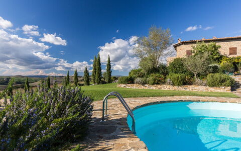 Appartamento Il Nido Di Giulia: Azul, Propiedad, Cielo, Bienes Raíces, Agua, Piscina, Tiempo De Día, Inmuebles, Azur, Barrio Residencial