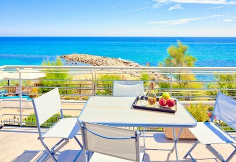 Lucrezia - San Lorenzo: Propiedad, Mueble, Vacaciones, Bienes Raíces, Mesa, Recurso, Mueble Para Exteriores, Oceano, Edificio, Casa