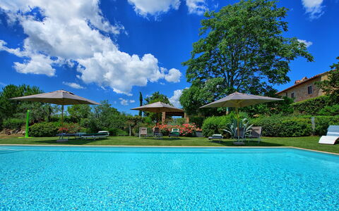 Villa Sonia: Piscina, Propiedad, Recurso, Bienes Raíces, Inmuebles, Paisaje Natural, Casa, Cielo, Casa, Edificio