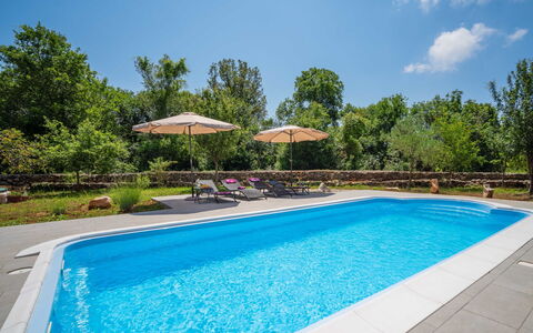 Mila: Piscina, Propiedad, Bienes Raíces, Casa, Ocio, Casa, Edificio, Vacaciones, Inmuebles, Cielo