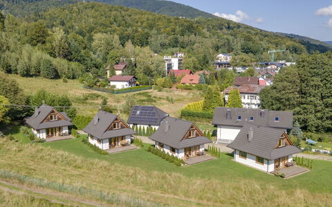 Szczyrk 38: Arbusto, Cabaña, Casa, Sombra, Cobertura Del Suelo, Jardín, Yarda, Patio Interior, Edificios Del Jardín, Césped