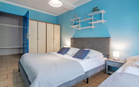 Nostalgia: Cama, Mueble, Lecho, Habitación, Diseño De Interiores, Sábana, Suelo, Piso, Habitación, Techo