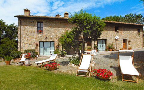Gambassi Terme 840: Propiedad, Casa, Cabaña, Edificio, Casa De Campo, Área Rural, Bienes Raíces, Casa, El Terreno Del Lote, Yarda