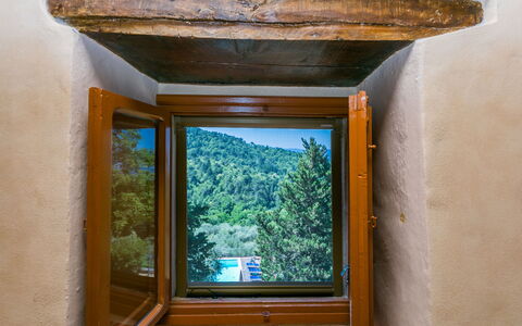 Reggello 840: Edificio, Ventana, Madera, Rectángulo, Agua, Casa, Sombra, Manchas De Madera, Diseño De Interiores, Planta