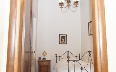 Archanes Villa Ii 5.2: Propiedad, Habitación, Encendiendo, Lámpara, Diseño De Interiores, Pared, Hierro, Cortina, Mueble, Techo