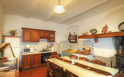 Radda in Chianti 850: Propiedad, Habitación, Mueble, Edificio, Bienes Raíces, Cocina, Suelo, Diseño De Interiores, Casa, Techo