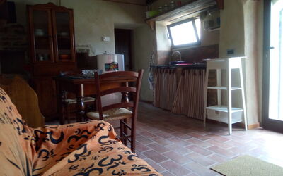 Cotoneaster: Habitación, Propiedad, Suelo, Mueble, Edificio, Diseño De Interiores, Casa, Madera Dura, Casa, Bienes Raíces