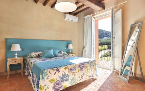 Uva: Habitación, Habitación, Propiedad, Mueble, Cama, Sábana, Diseño De Interiores, Lecho, Pared, Edificio