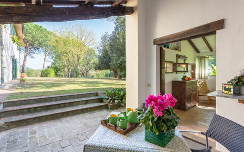 Casa La Rotta: Propiedad, Edificio, Diseño De Interiores, Habitación, Casa, Casa, Bienes Raíces, Planta, Flor, Sala