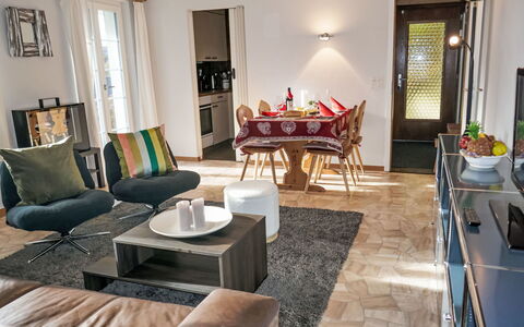 Chalet Hobelbank: Mueble, Diseño De Interiores, Piso, Suelo, Habitación, Sofá, Silla, Mesa, Sala, Madera